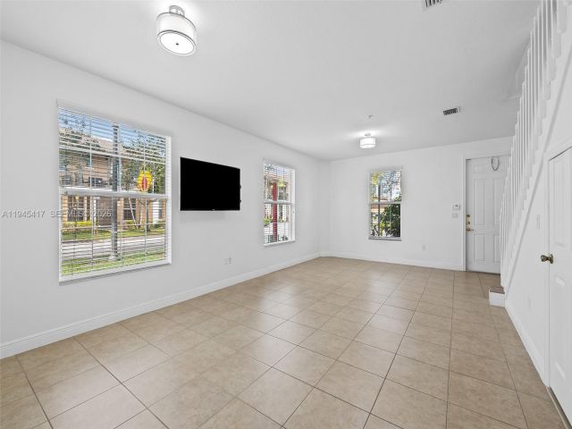 Дом в аренду по адресу 14762 SW 12th St - фото 7454689