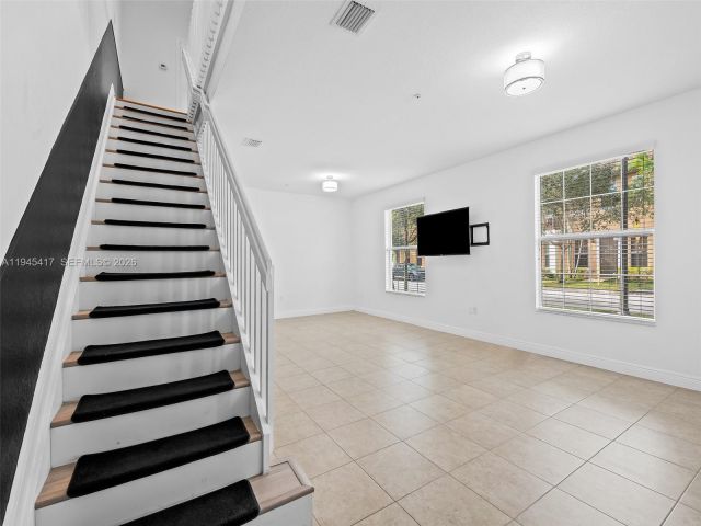 Дом в аренду по адресу 14762 SW 12th St - фото 7454691