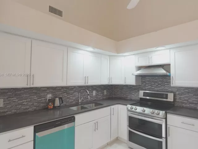 Дом в аренду по адресу 518 NE 48th St 518 - фото 7128941