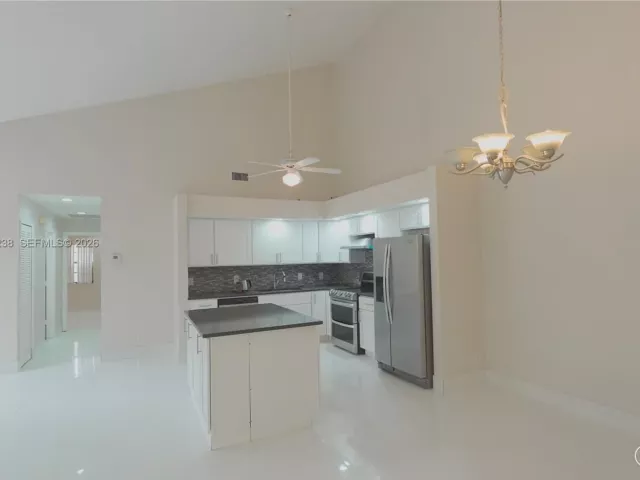 Дом в аренду по адресу 518 NE 48th St 518 - фото 7128942