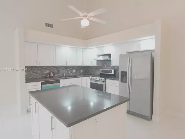 Дом в аренду по адресу 518 NE 48th St 518 - фото 7128943