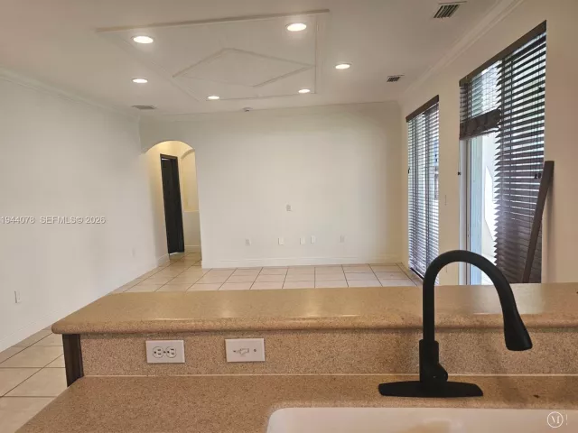 Дом в аренду по адресу 15387 SW 21st Ln 1 - фото 7211509