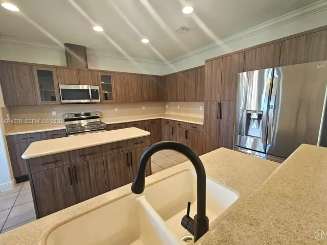 Дом в аренду по адресу 15387 SW 21st Ln 1 - фото 7211513