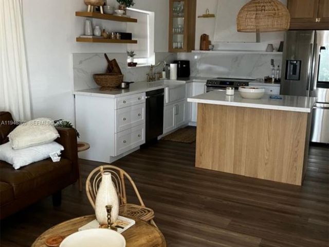 Дом в аренду по адресу 8221 NW South River Dr 1 - фото 7443074