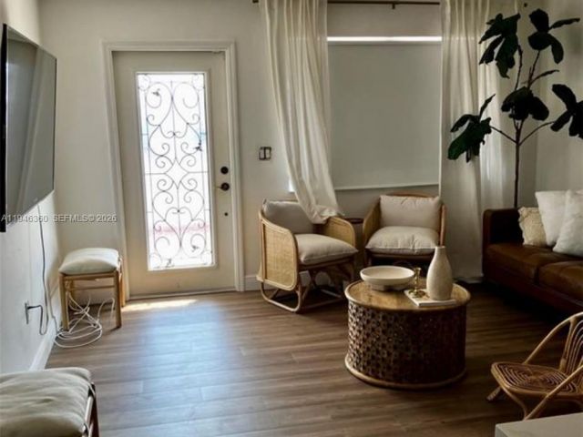 Дом в аренду по адресу 8221 NW South River Dr 1 - фото 7443075