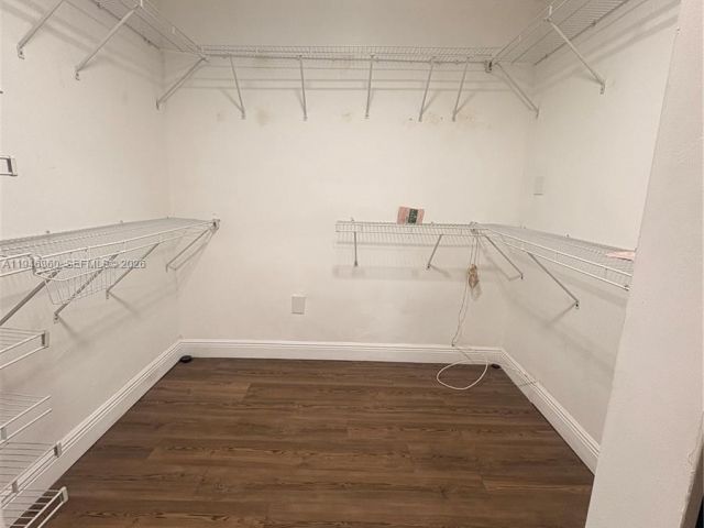 Дом в аренду по адресу 8221 NW South River Dr 1 - фото 7443081