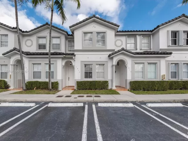 Дом в аренду по адресу 5560 NW 107th Ave 1012 - фото 7130591