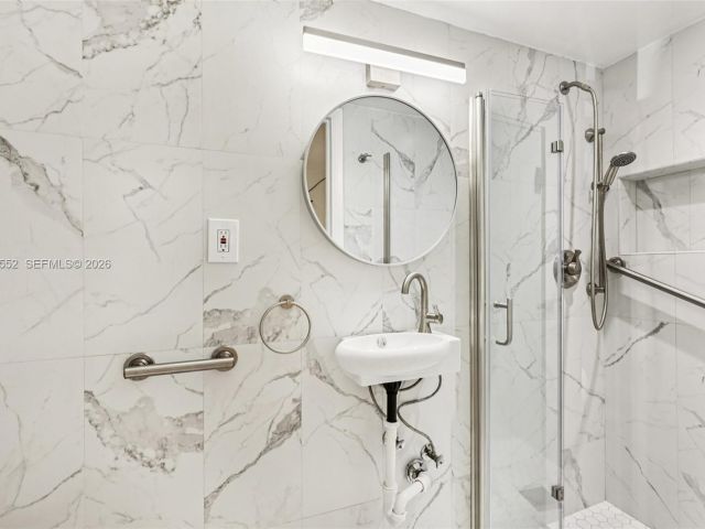 Продажа дома по адресу 13503 NE 23rd Pl - фото 7200509