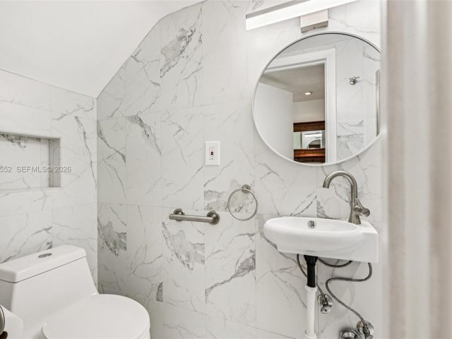 Продажа дома по адресу 13503 NE 23rd Pl - фото 7200510