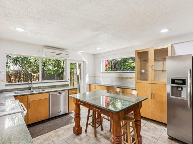 Продажа дома по адресу 13503 NE 23rd Pl - фото 7200512