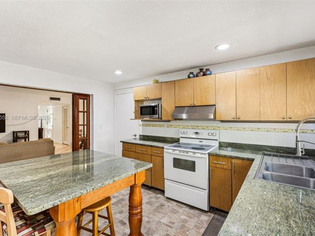 Продажа дома по адресу 13503 NE 23rd Pl - фото 7200513