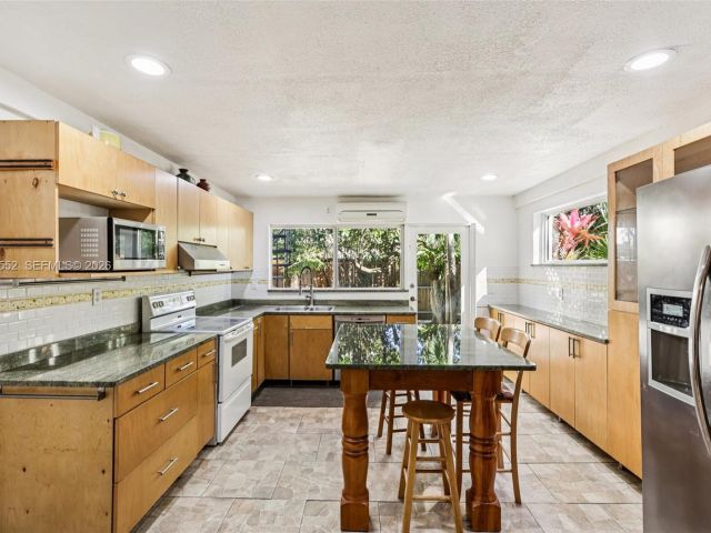 Продажа дома по адресу 13503 NE 23rd Pl - фото 7200514