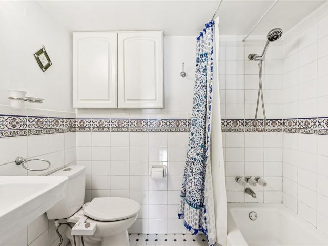 Продажа дома по адресу 13503 NE 23rd Pl - фото 7328530