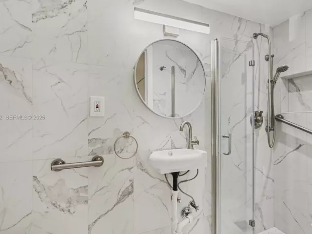 Продажа дома по адресу 13503 NE 23rd Pl - фото 7200509