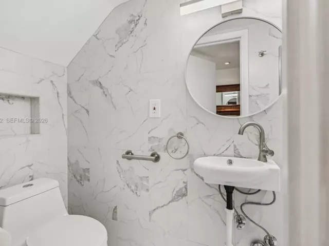 Продажа дома по адресу 13503 NE 23rd Pl - фото 7200510