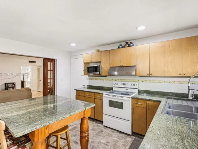 Продажа дома по адресу 13503 NE 23rd Pl - фото 7200513