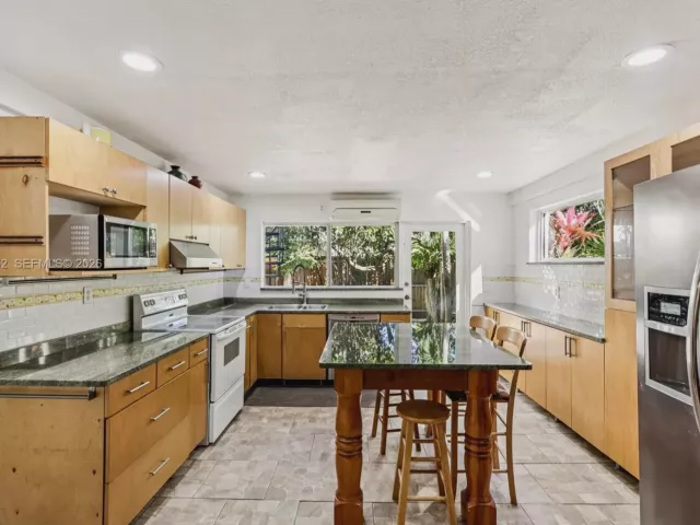 Продажа дома по адресу 13503 NE 23rd Pl - фото 7200514