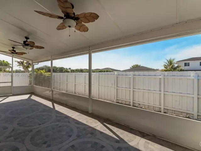 Дом в аренду по адресу 1856 NE 3rd Ct - фото 7197745