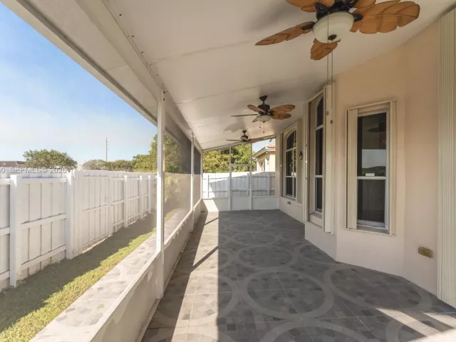 Дом в аренду по адресу 1856 NE 3rd Ct - фото 7197747