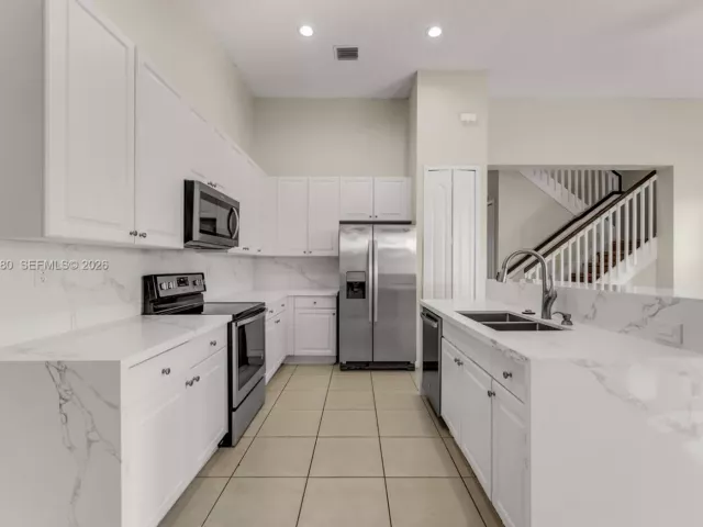 Дом в аренду по адресу 1856 NE 3rd Ct - фото 7197754