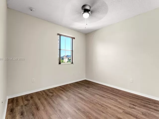 Дом в аренду по адресу 1856 NE 3rd Ct - фото 7197736