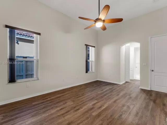 Дом в аренду по адресу 1856 NE 3rd Ct - фото 7197739