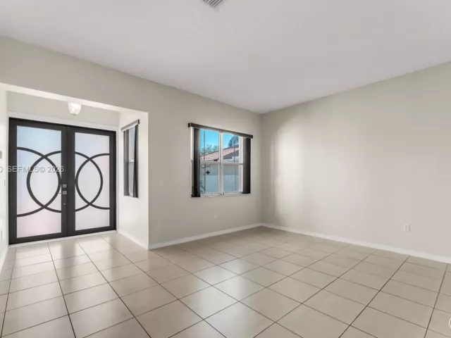 Дом в аренду по адресу 1856 NE 3rd Ct - фото 7197744