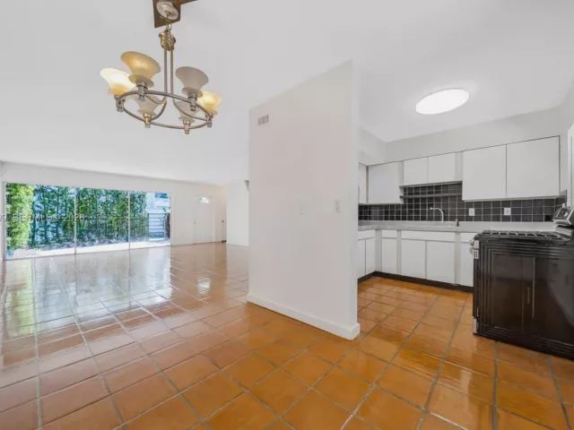 Дом в аренду по адресу 7412 GARY AV 7412 - фото 7131996