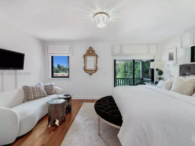 Дом в аренду по адресу 56 S Hibiscus Dr - фото 7134554