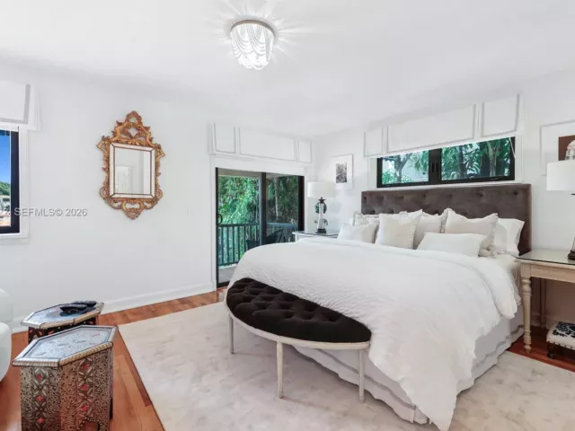 Дом в аренду по адресу 56 S Hibiscus Dr - фото 7134555