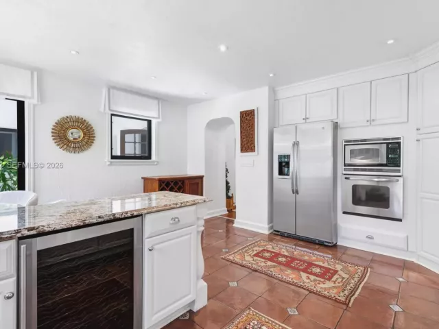 Дом в аренду по адресу 56 S Hibiscus Dr - фото 7134556