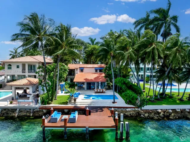 Дом в аренду по адресу 56 S Hibiscus Dr - фото 7134563