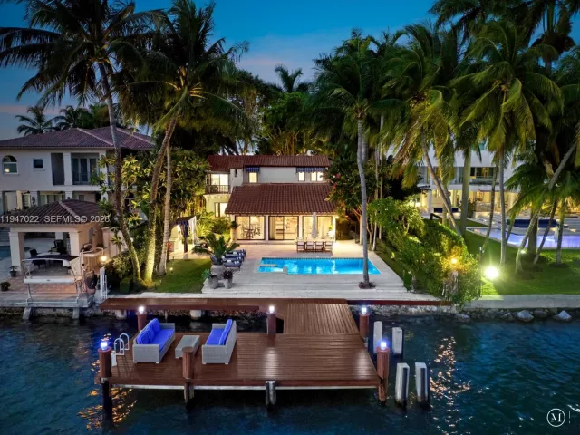 Дом в аренду по адресу 56 S Hibiscus Dr - фото 7134548