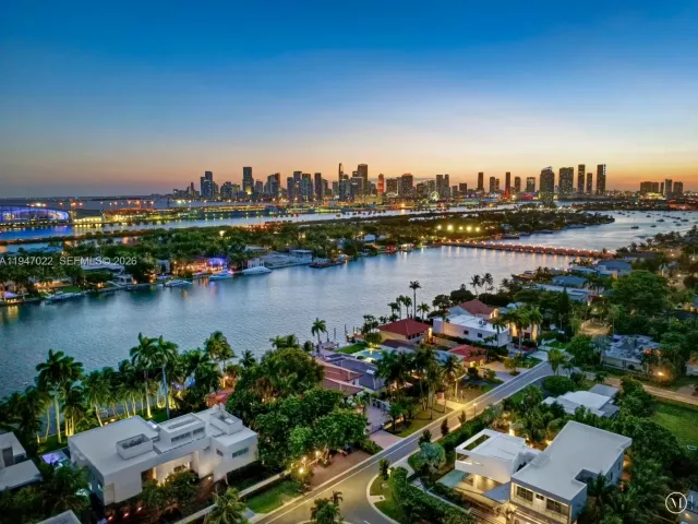 Дом в аренду по адресу 56 S Hibiscus Dr - фото 7134549