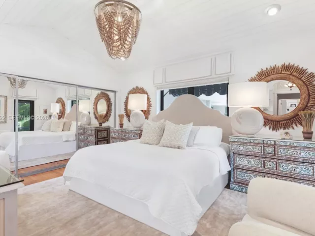 Дом в аренду по адресу 56 S Hibiscus Dr - фото 7134552