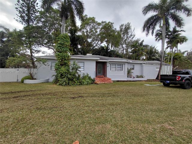 Дом в аренду по адресу 1050 NE 82nd St 3 - фото 7515120