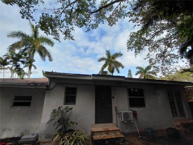 Дом в аренду по адресу 1050 NE 82nd St 3 - фото 7515121