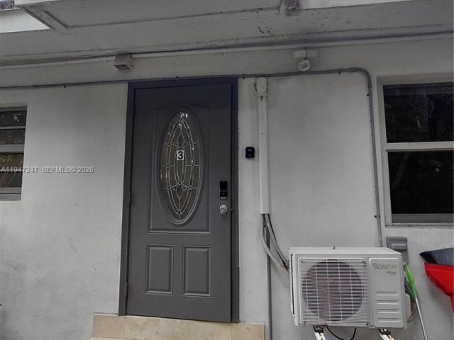 Дом в аренду по адресу 1050 NE 82nd St 3 - фото 7515124