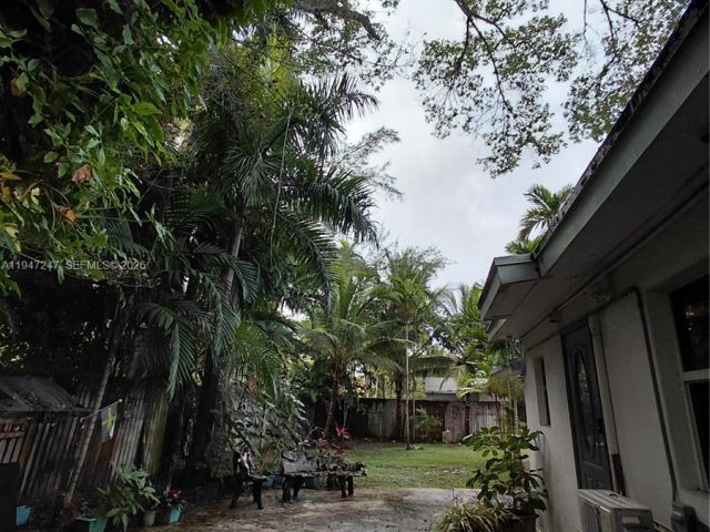 Дом в аренду по адресу 1050 NE 82nd St 3 - фото 7515131