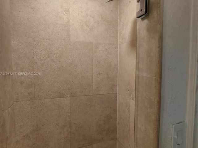 Дом в аренду по адресу 1050 NE 82nd St 3 - фото 7515134