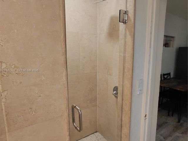 Дом в аренду по адресу 1050 NE 82nd St 3 - фото 7515135