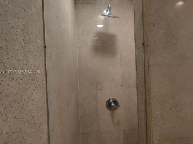 Дом в аренду по адресу 1050 NE 82nd St 3 - фото 7515136