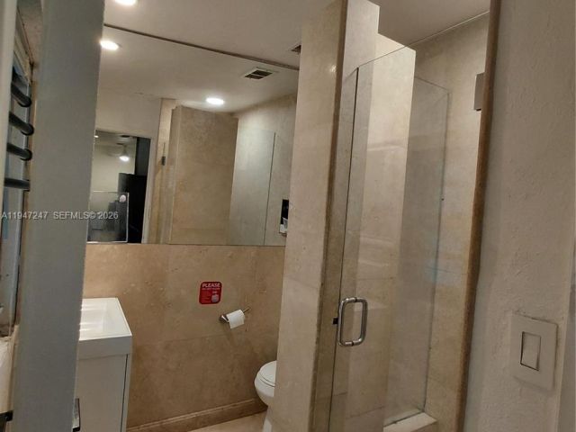 Дом в аренду по адресу 1050 NE 82nd St 3 - фото 7515137