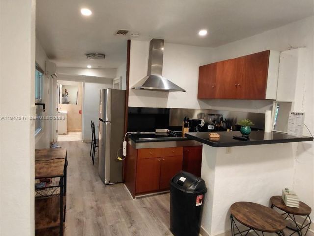 Дом в аренду по адресу 1050 NE 82nd St 3 - фото 7515138