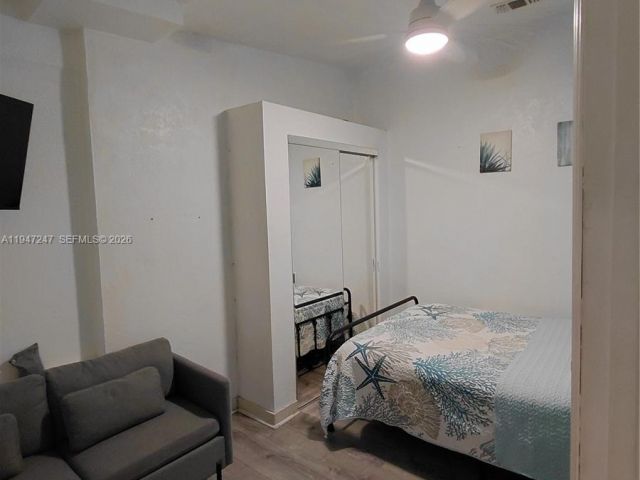 Дом в аренду по адресу 1050 NE 82nd St 3 - фото 7515139