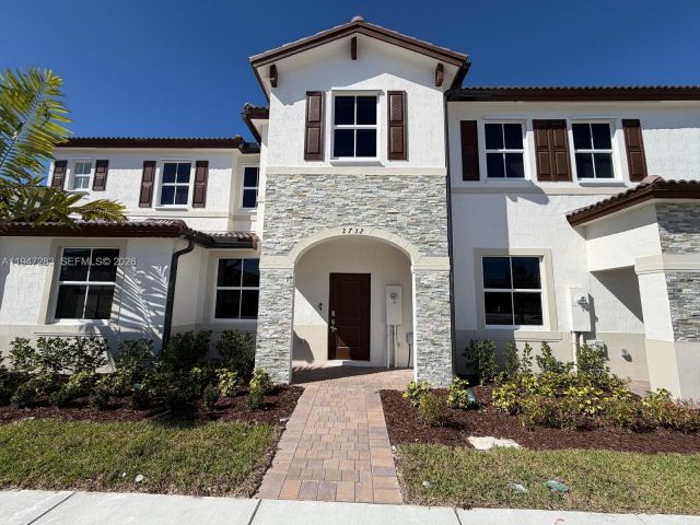 Дом в аренду по адресу 2732 SE 26 AVE 2732 - фото 7505470