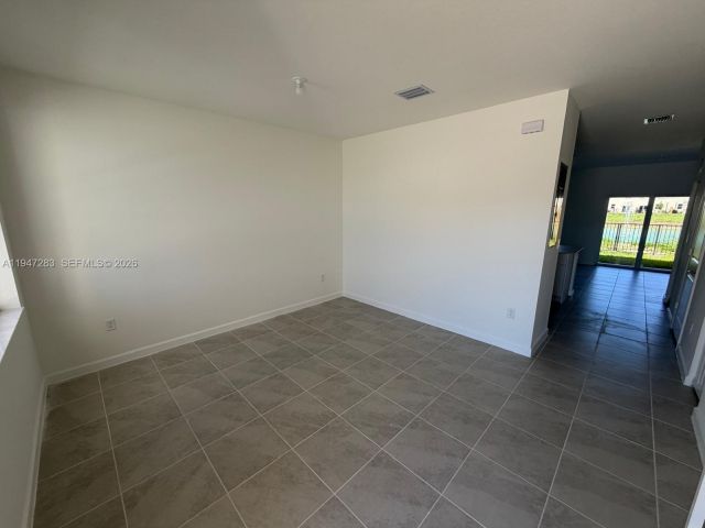 Дом в аренду по адресу 2732 SE 26 AVE 2732 - фото 7505471