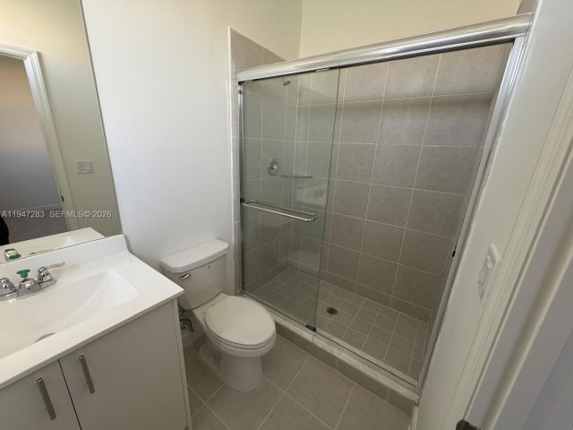 Дом в аренду по адресу 2732 SE 26 AVE 2732 - фото 7505479