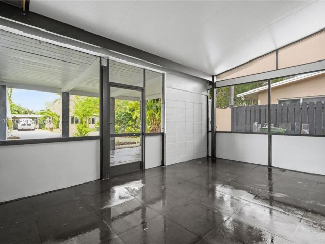 Продажа дома по адресу 317 NW 27th St - фото 7240910