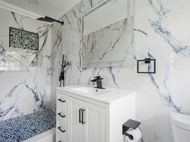 Продажа дома по адресу 317 NW 27th St - фото 7240913